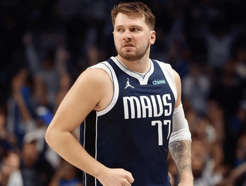 九游app下载最新版本-东契奇在切尔西比赛中战术调整，最后时刻胜出引发热议！