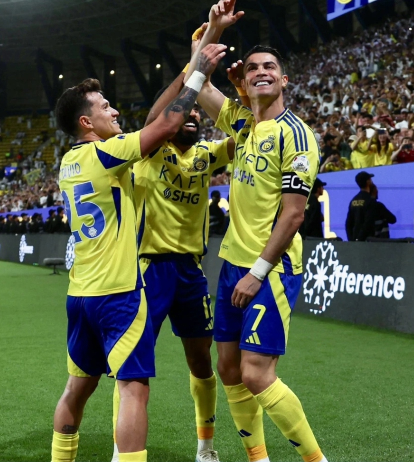 九游app下载最新版本-C罗在掘金比赛中险胜，重返赛场引发热议！